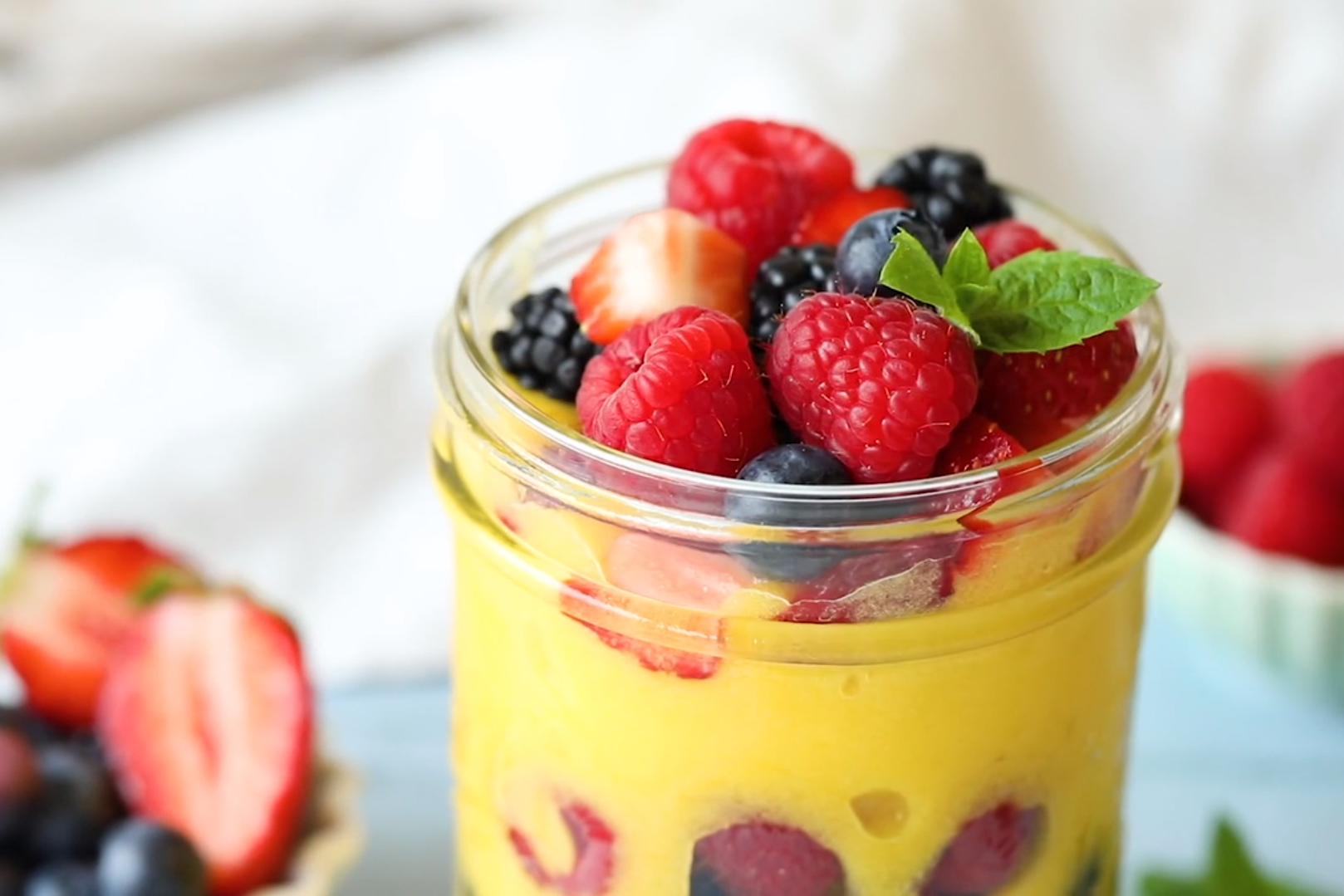 MANGO SMOOTHIE BERRY PARFAIT