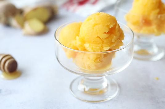 Сорбе от праскови с джинджифил