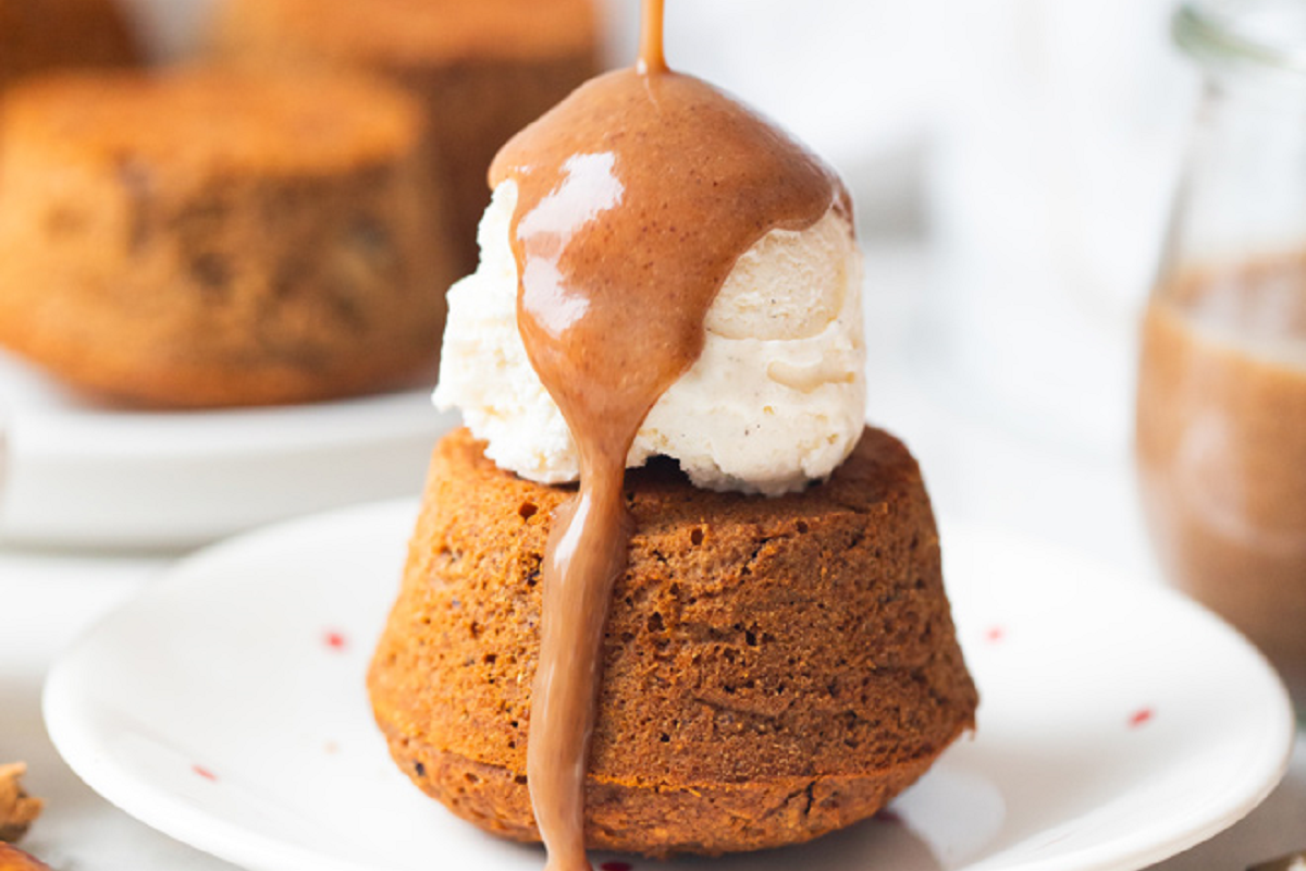 Gluten-free caramel pudding with dates